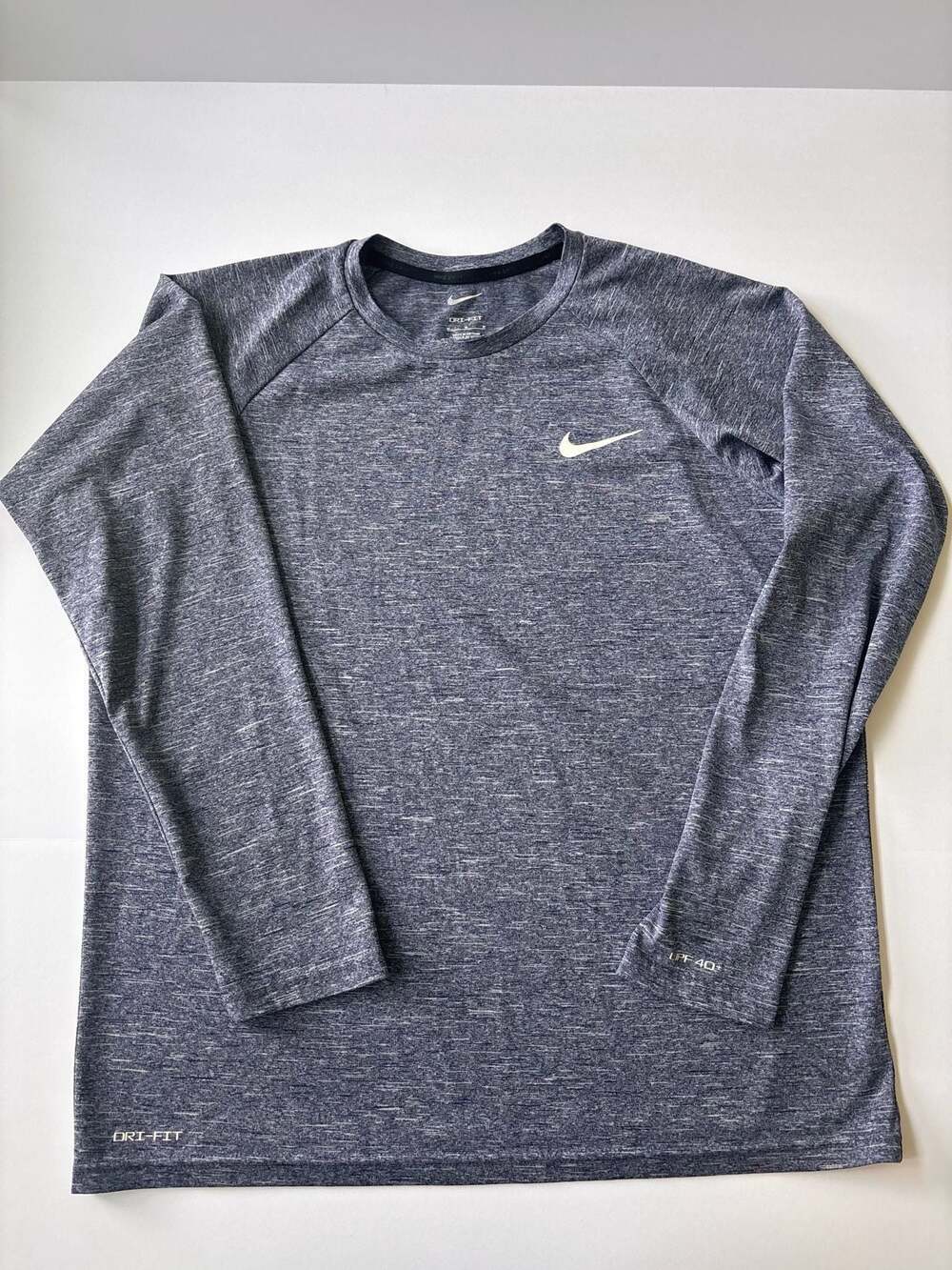 Nike Swim Hydroguard Essential Men's Dri-FIT Long Sleeve UV Shirt